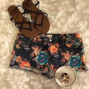 Roxy Floral Jean Shorts Size 4/30